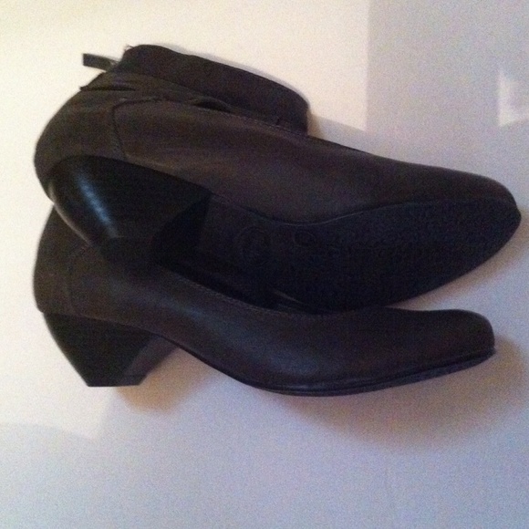 Cute nwot limelight cuff flats - Picture 2 of 4